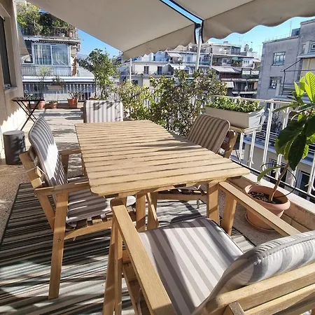 Cozy With Wrap Around Balcony * Athens