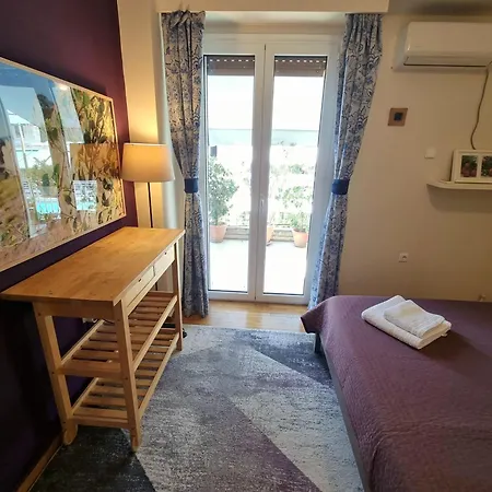 Cozy With Wrap Around Balcony