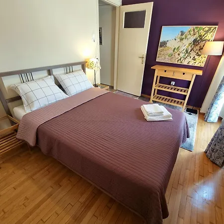 Apartment Cozy With Wrap Around Balcony Athens